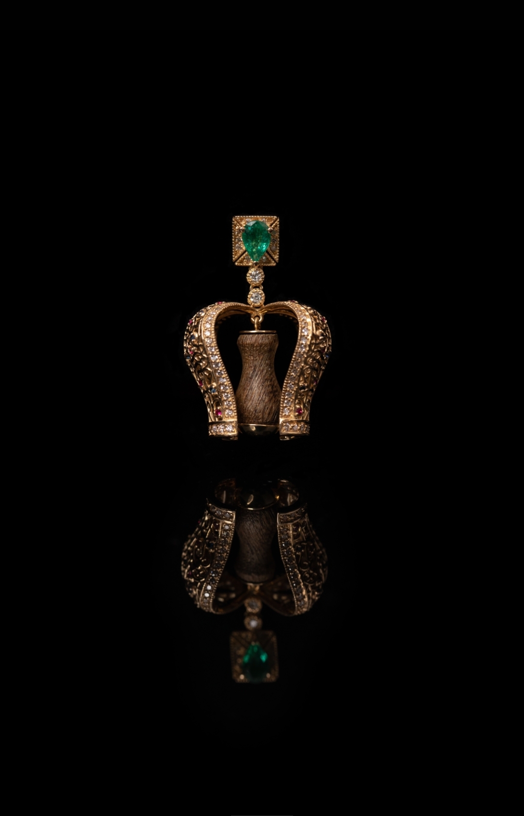 Crown pendant