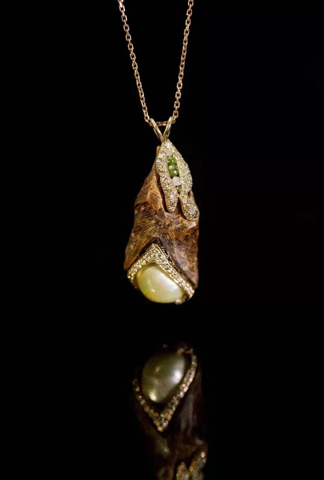 Pendant with pearl